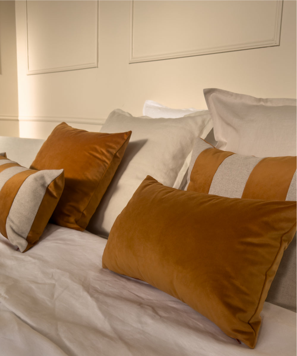 Coussin en velours couleur ocre #couleur_ocre
