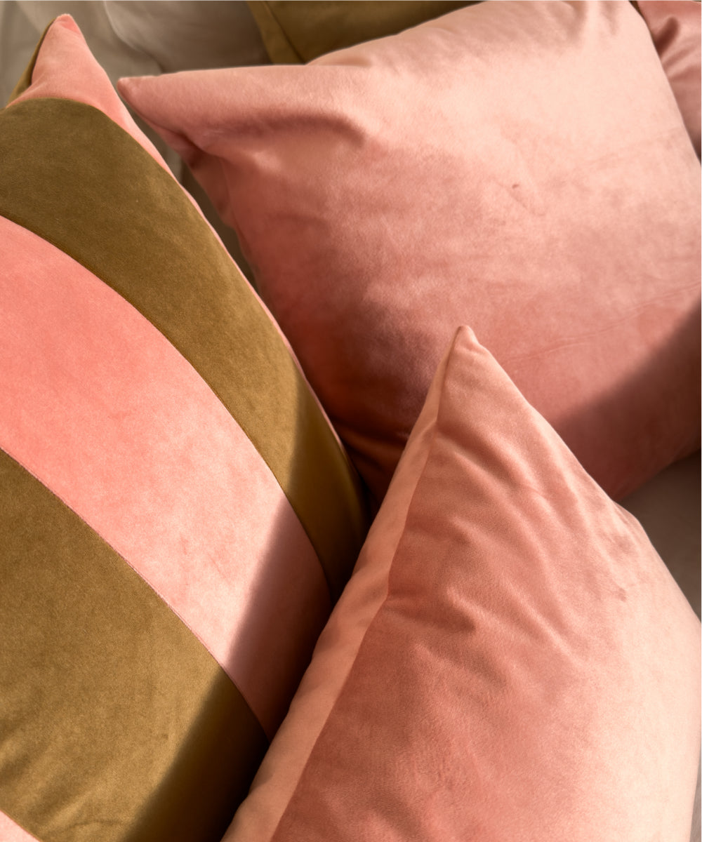 Coussin en velours couleur rose
#couleur_rose
