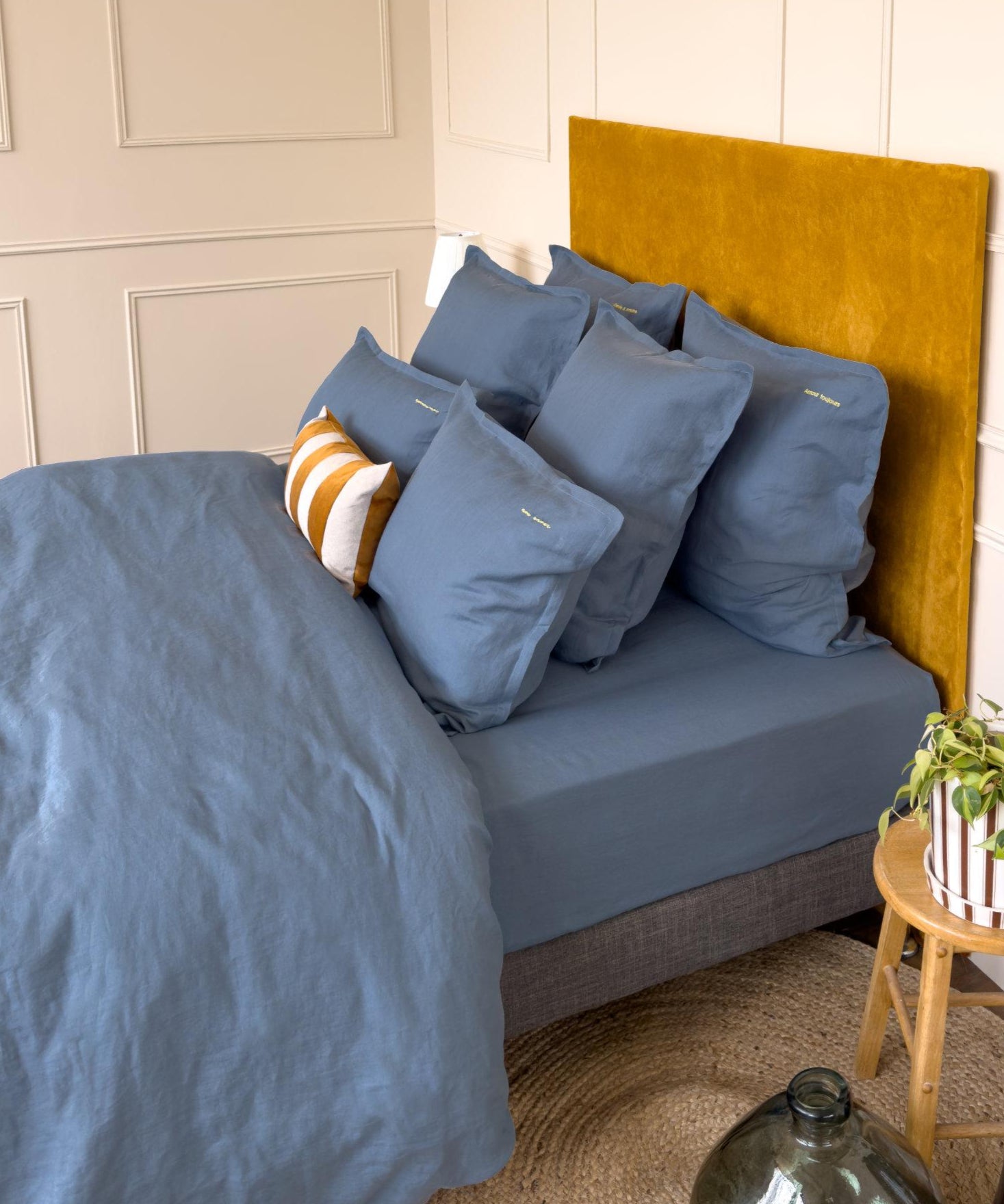 drap-housse en lin lavé français - coloris ciel - le drap français