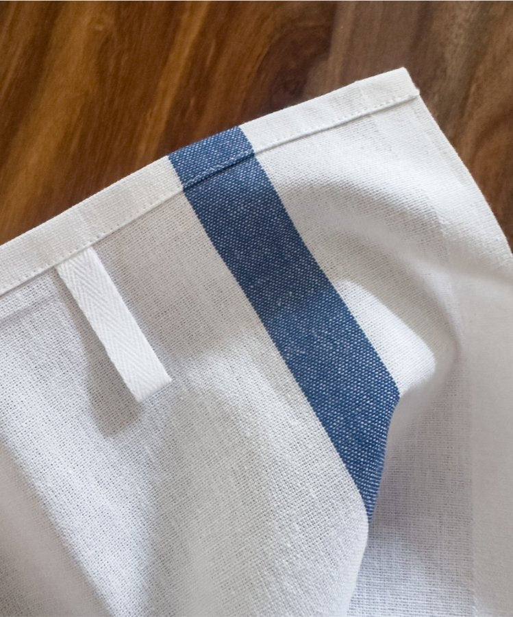 Torchon fabriqué dans les Vosges -100 % Coton - Blanc avec bandes bleues - linge de cuisine - Le Drap Français