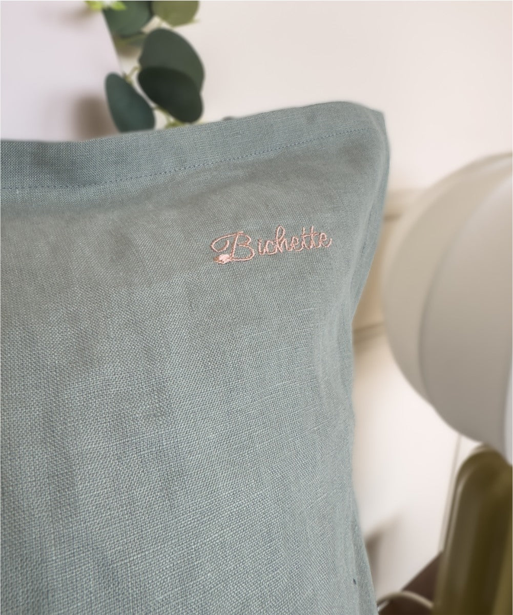Taie d'oreiller personnalisée - Broderie sur-mesure - Lin lavé - Coloris vert - Le Drap Français