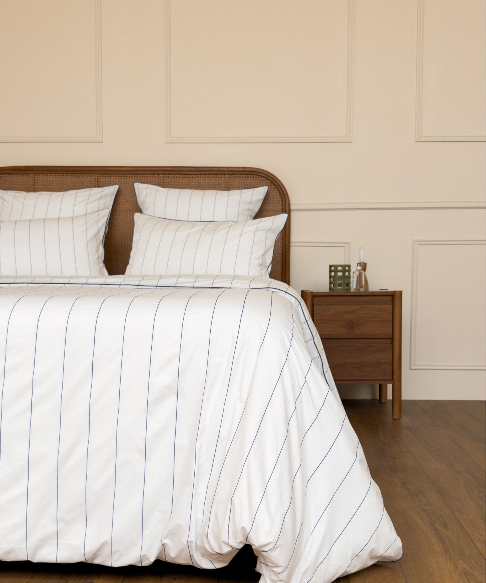 Housse de couette Edition Bleu Vibrant avec finition passepoil en percale de coton peigné #couleur_bleu-vibrant