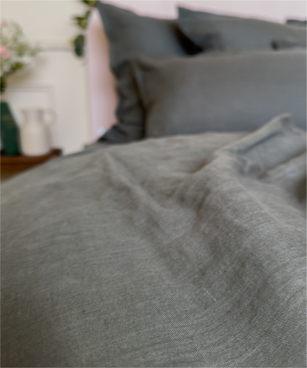 Drap plat en lin lavé haut de gamme - Coloris vert romarin - Le Drap français 