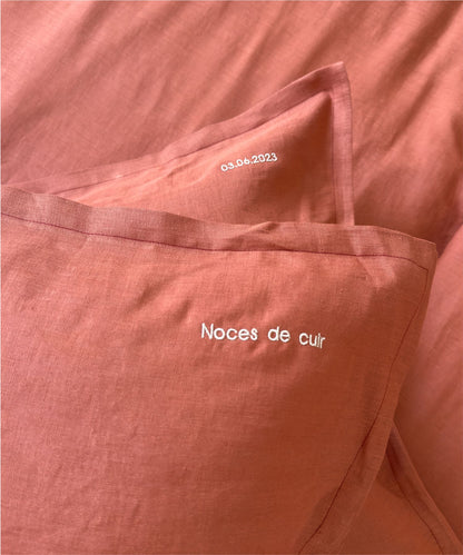Taies d'oreiller en lin - Coloris Terracotta - Broderie personnalisée - Noces de cuir - Le Drap Français