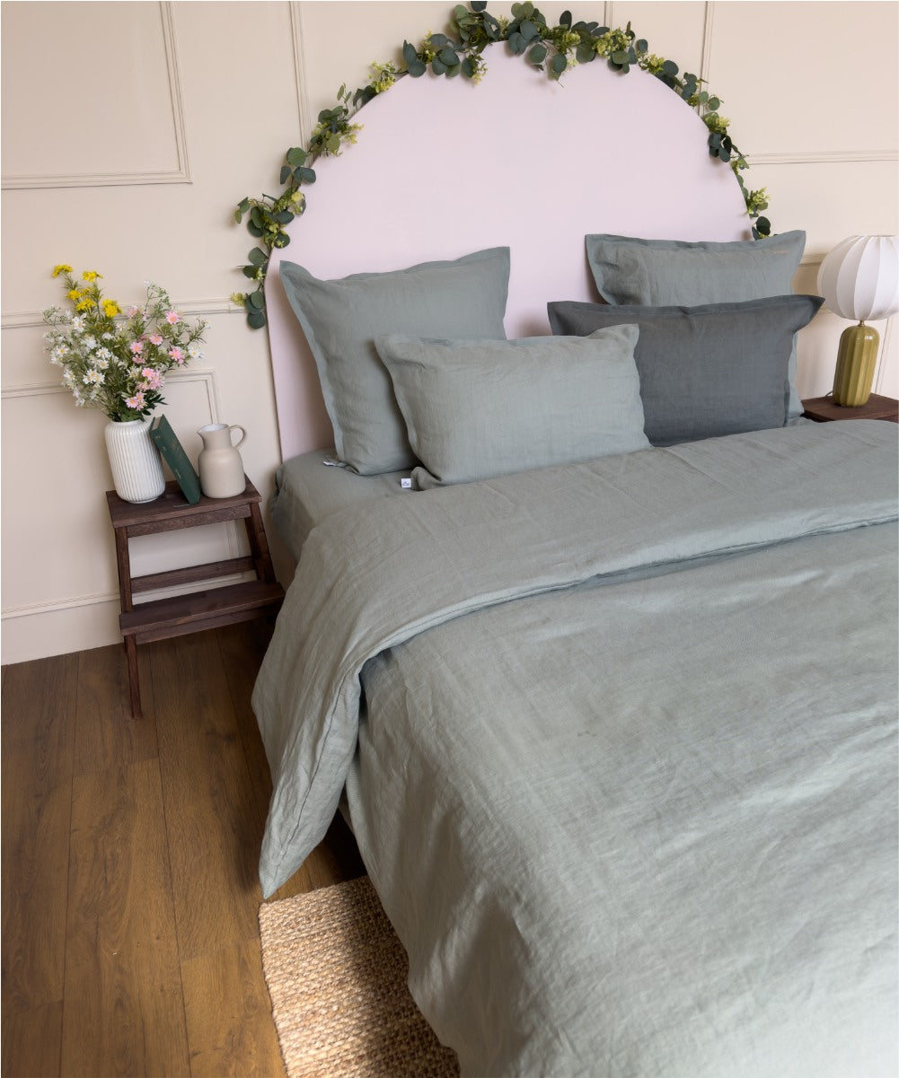 Linge de lit en lin lavé cultivé en France - Coloris vert eucalyptus - Le Drap Français 