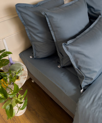 Drap-housse en satin de coton bio bleu minéral, 90 fils/cm², fabriqué en France 