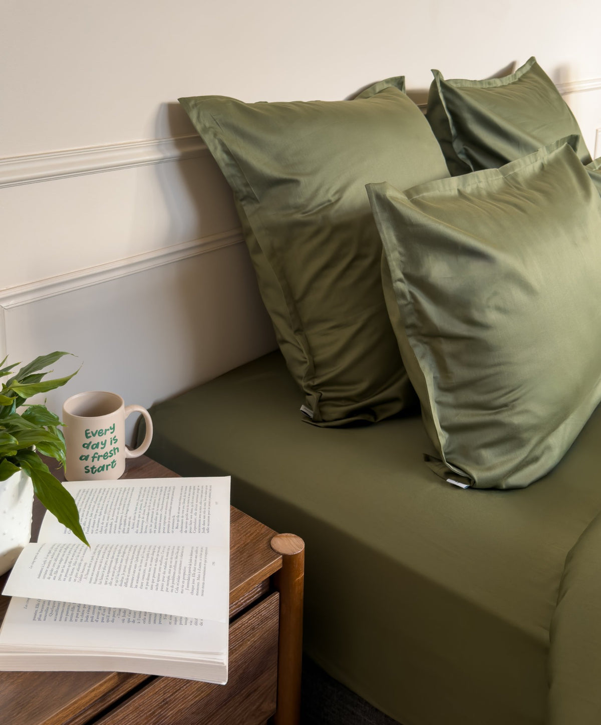 Drap-housse en satin de coton bio vert olive, 90 fils/cm², fabriqué en France 