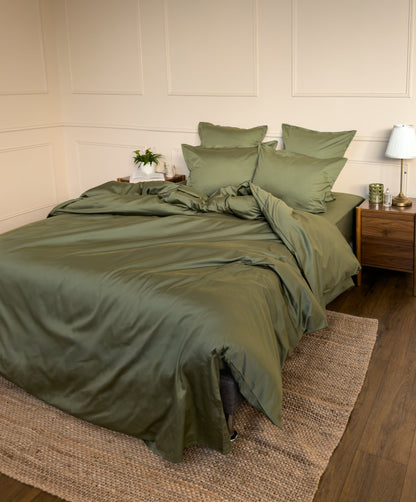 Bonnet de 35 cm d'un drap-housse en satin de coton bio vert olive, pour matelas épais jusqu'à 30 cm 