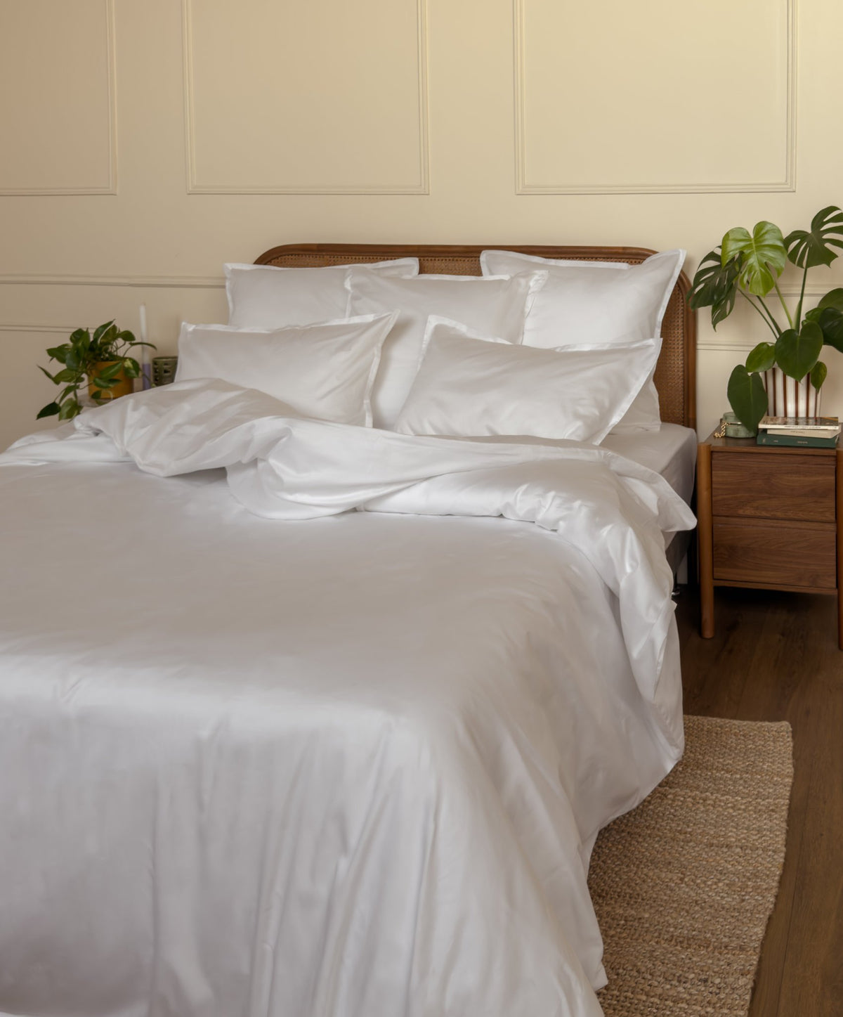 Housse de couette, drap-housse et taies d'oreiller assortis, en satin de coton bio blanc #couleur_blanc