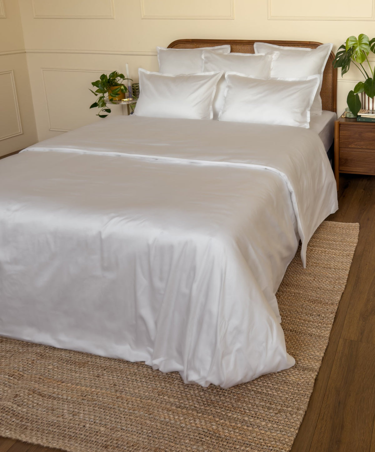 Large rabat intérieur d'une taie d'oreiller en satin de coton bio blanc, sans bouton ni fermeture 
