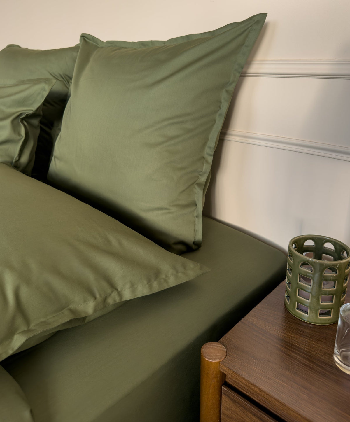 Lot de 2 taies d'oreiller en satin de coton bio vert olive, 90 fils/cm², fabriquées en France 